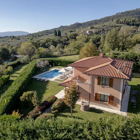 Villa In Tuscany With Private Pool & Views *